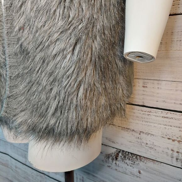 Woman's Small Vest  - Picture 15 of 15